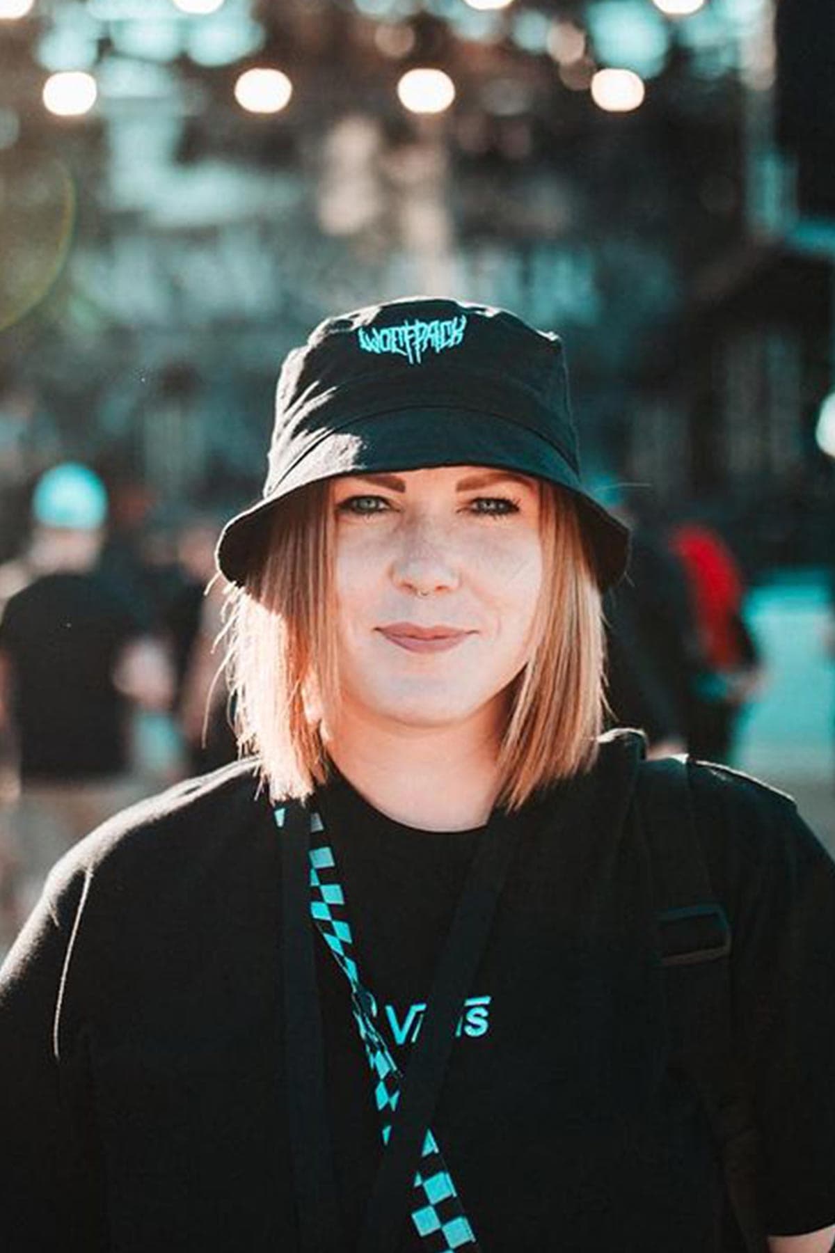 Black hat with METAL BUCKET HAT print - Wolfpack Clothing