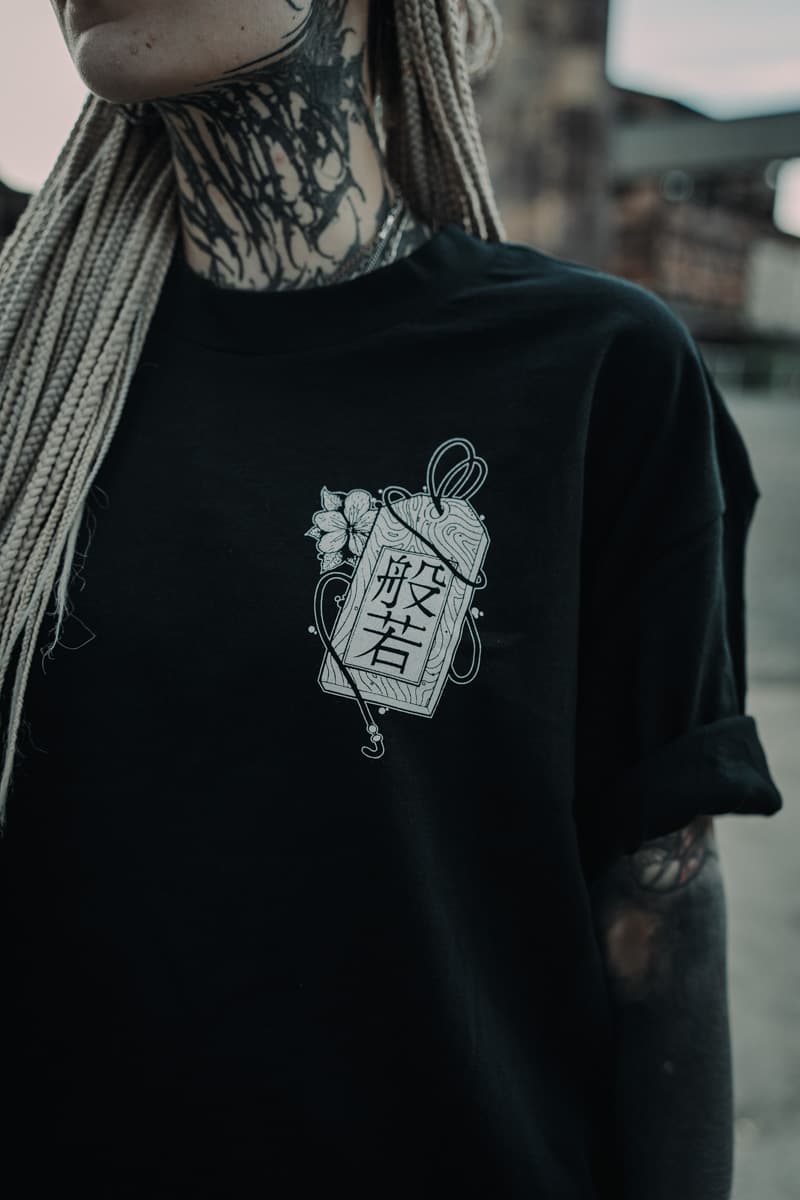 Black oversized t-shirt with HANNYA OVERSIZED TEE UNISEX print - Wolfpack Clothing