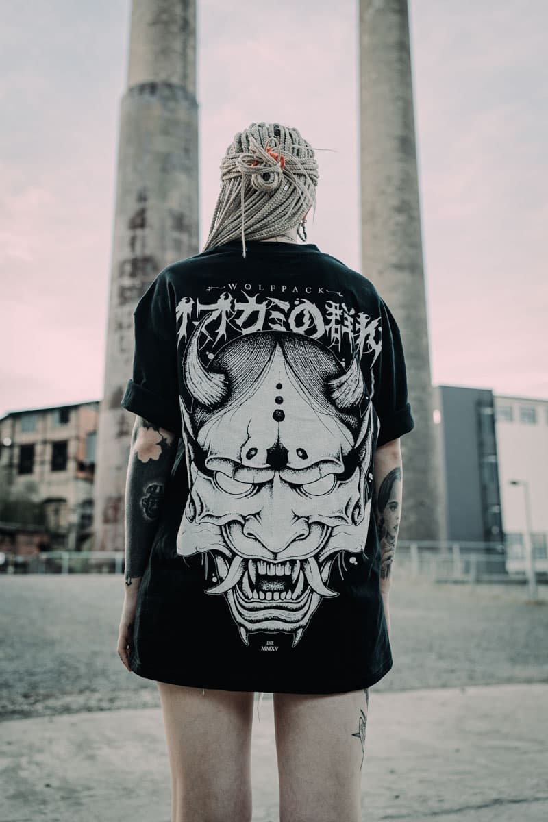 Black oversized t-shirt with HANNYA OVERSIZED TEE UNISEX print - Wolfpack Clothing