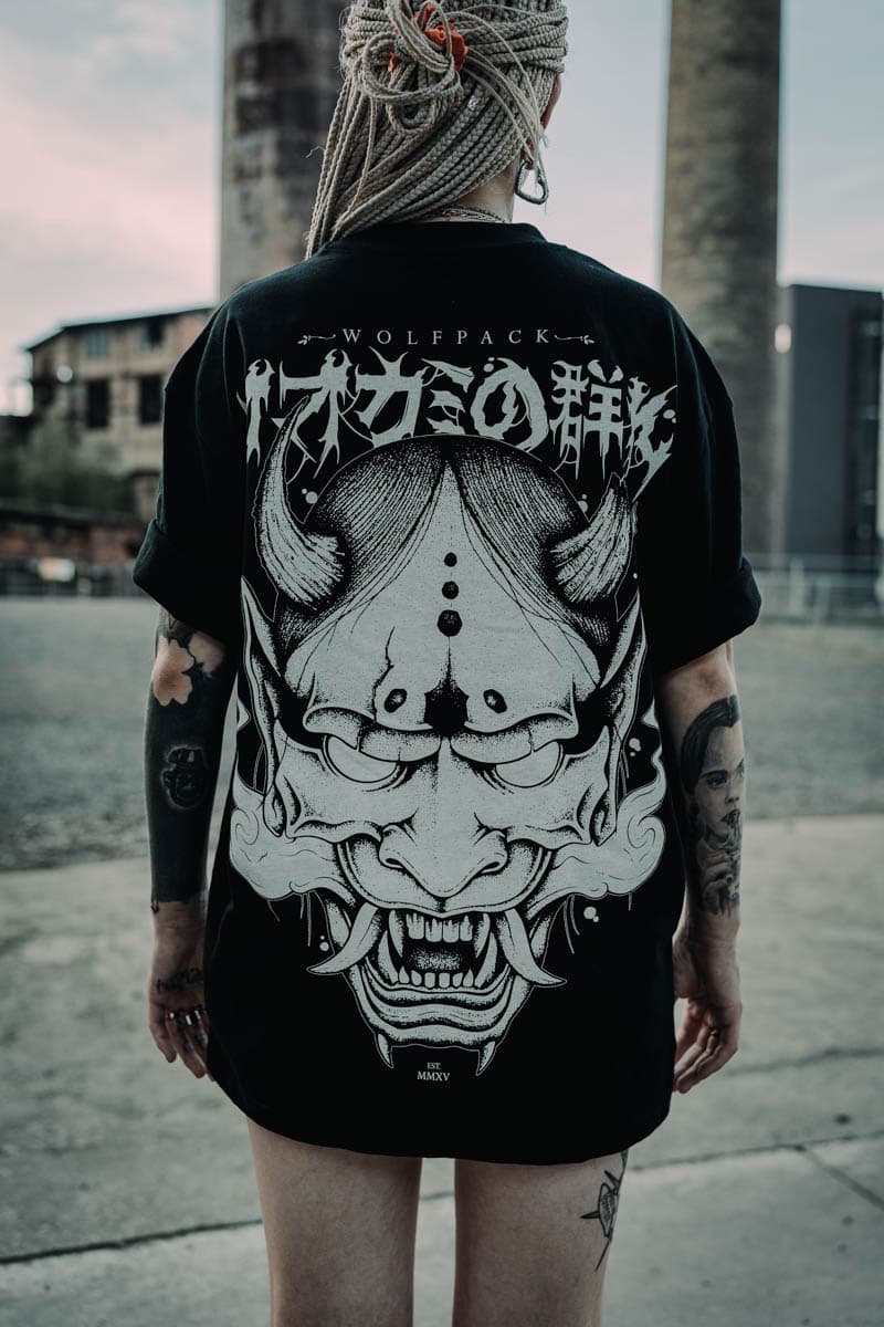 Black oversized t-shirt with HANNYA OVERSIZED TEE UNISEX print - Wolfpack Clothing