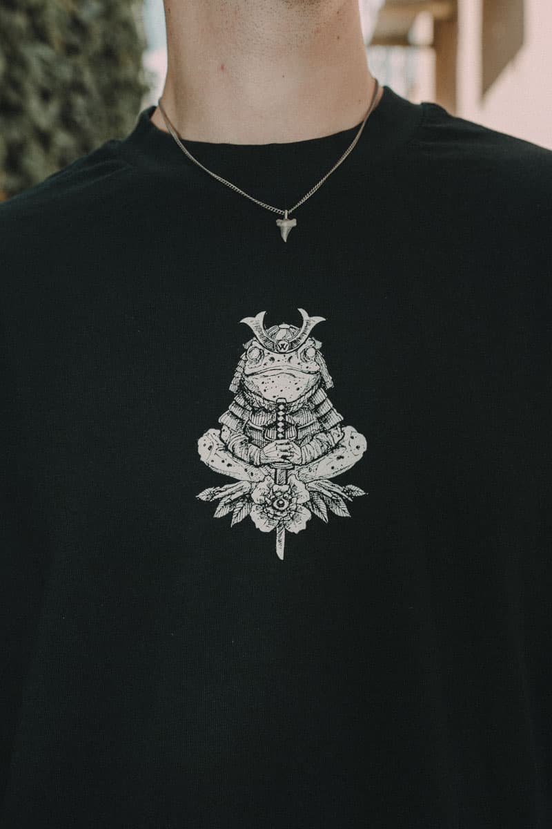 Black oversized t-shirt with KAERU OVERSIZED TEE UNISEX print - Wolfpack Clothing