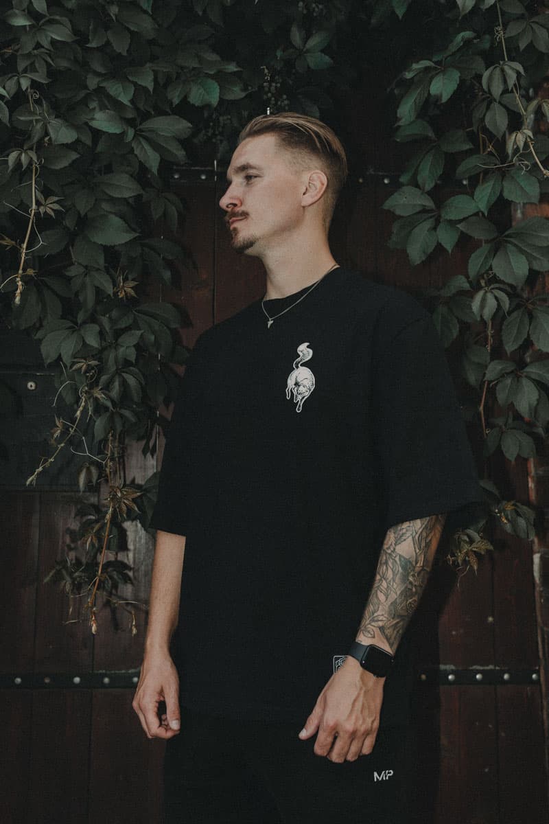 Black oversized t-shirt with KITSUNE OVERSIZED TEE UNISEX print - Wolfpack Clothing
