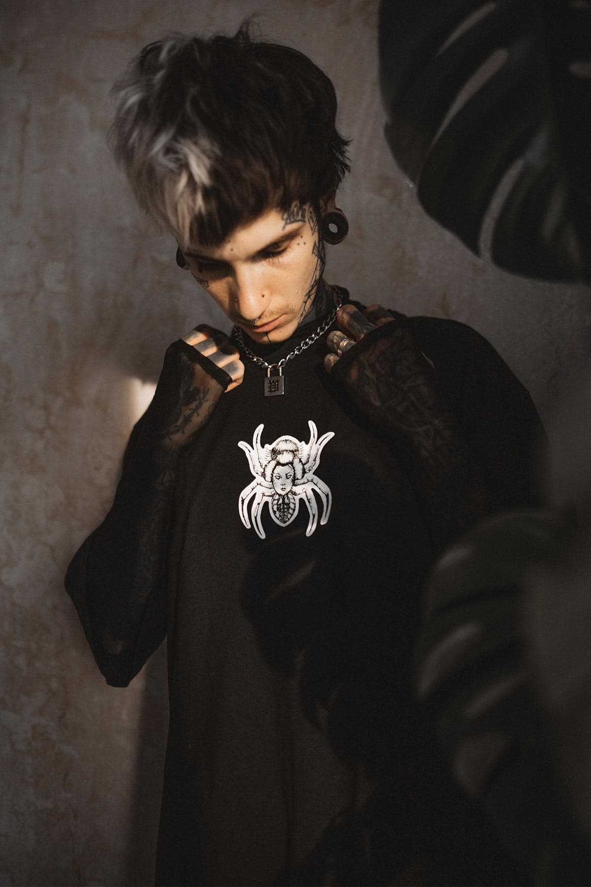 Black oversized t-shirt with JOROGUMO OVERSIZED TEE UNISEX print - Wolfpack Clothing