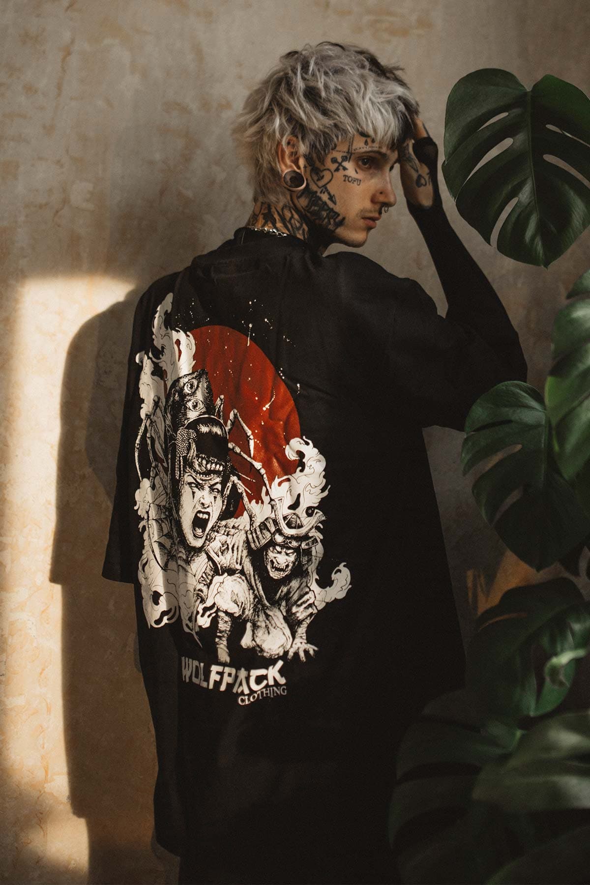 Black oversized t-shirt with JOROGUMO OVERSIZED TEE UNISEX print - Wolfpack Clothing