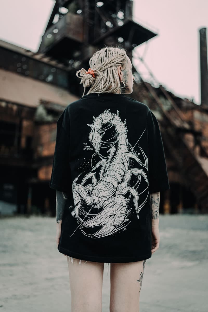 Black oversized t-shirt with TOTEM OF DEATH OVERSIZED TEE UNISEX print - Wolfpack Clothing