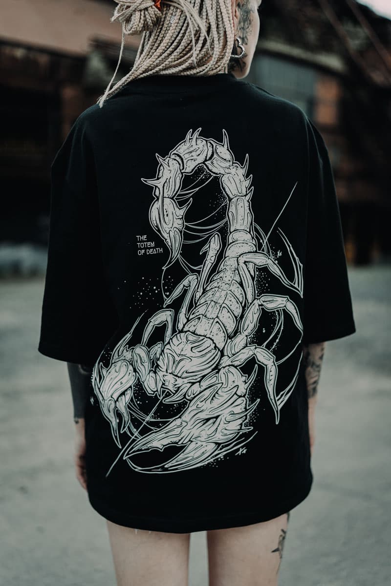 Black oversized t-shirt with TOTEM OF DEATH OVERSIZED TEE UNISEX print - Wolfpack Clothing