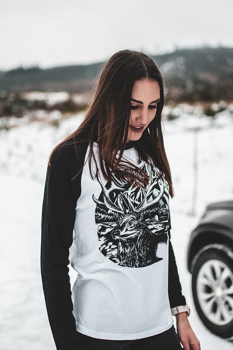 Black raglan t-shirt with DEER RAGLAN UNISEX print - Wolfpack Clothing