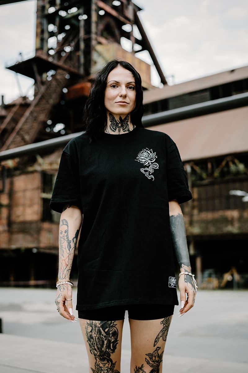 Black t-shirt with SERPENT OF SIAM TEE UNISEX print - Wolfpack Clothing