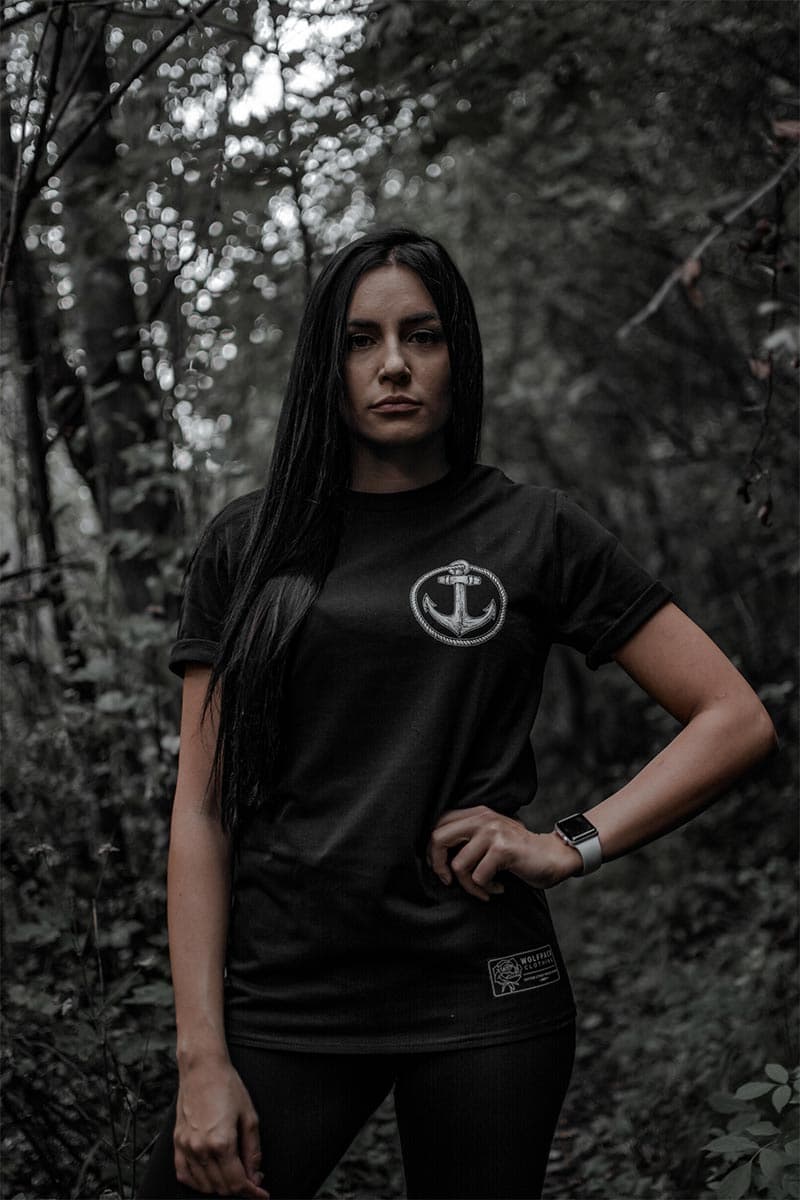 Black t-shirt with THE CHOKER TEE UNISEX print - Wolfpack Clothing