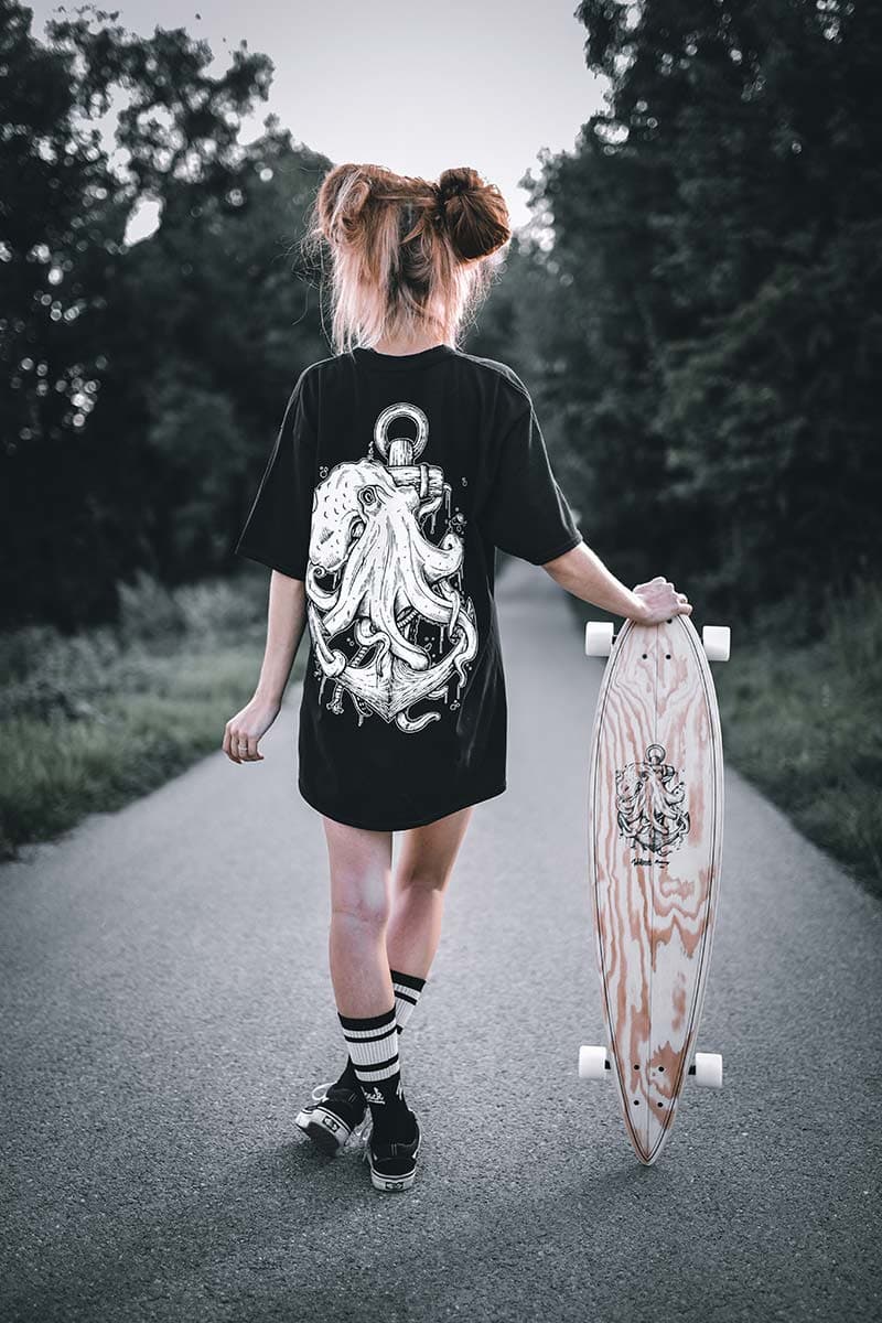 Black t-shirt with THE CHOKER TEE UNISEX print - Wolfpack Clothing