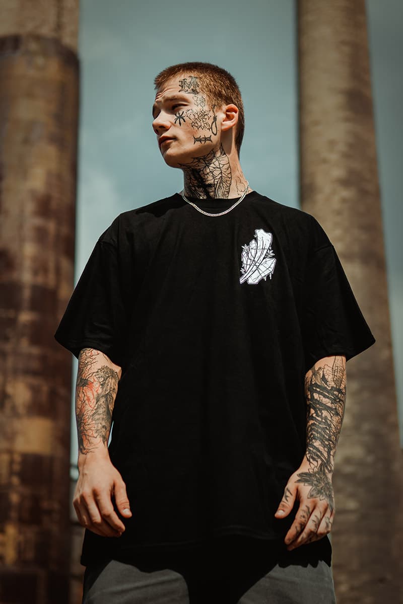 Black t-shirt with THERIZINOSAURUS TEE UNISEX print - Wolfpack Clothing