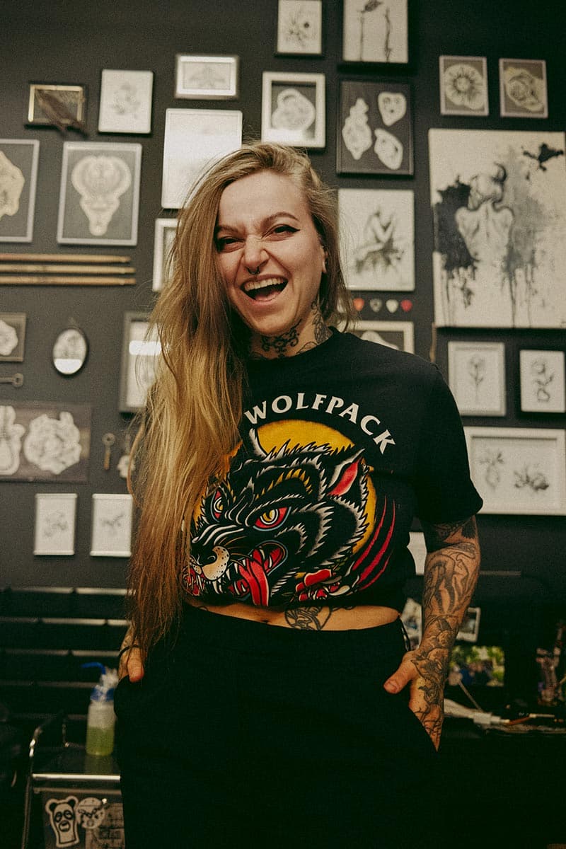 Black t-shirt with TRADITIONAL WOLF TEE UNISEX print - Wolfpack Clothing