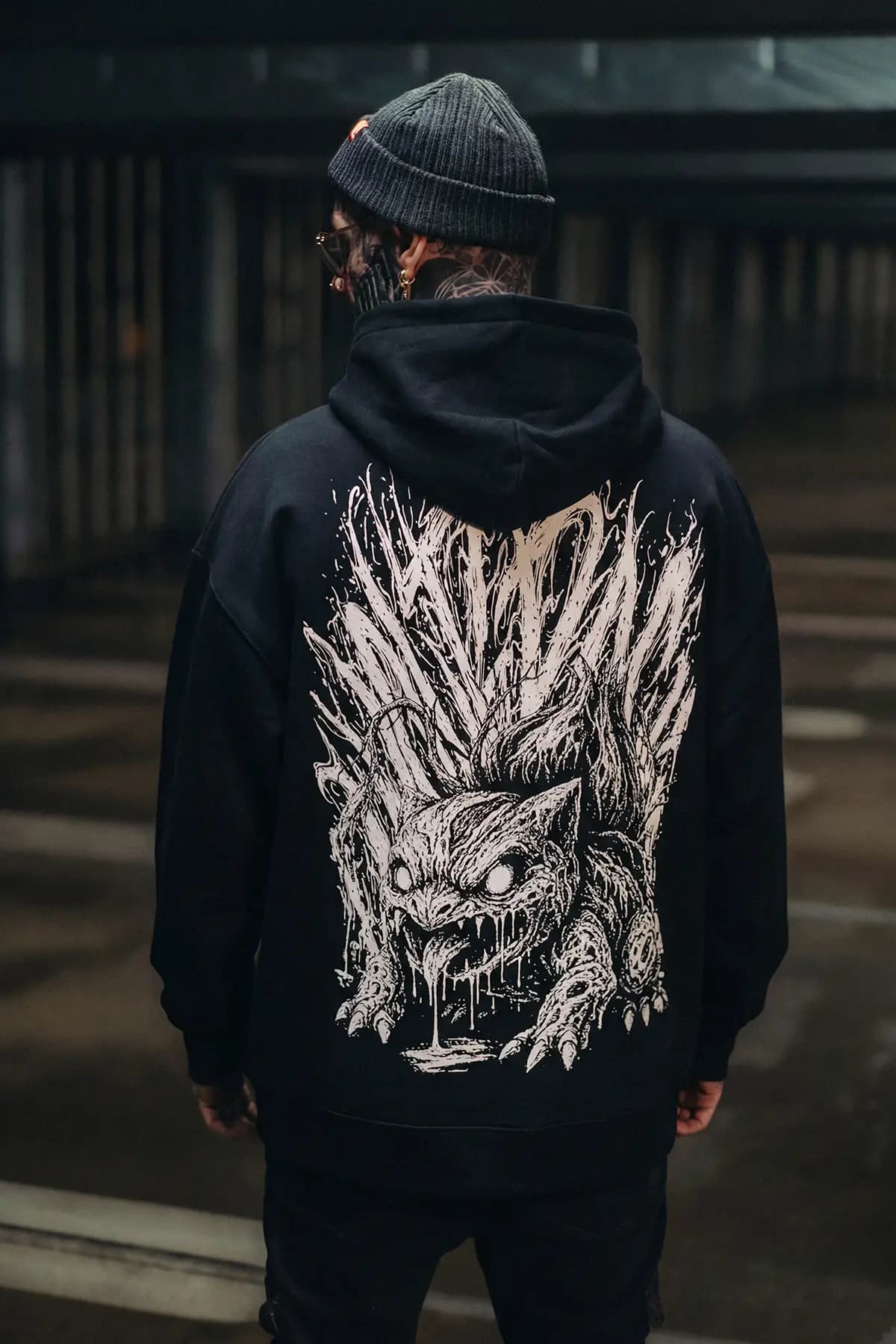 Black oversized hoodie with GRAVEBACK OVERSIZED HOODIE UNISEX print - Wolfpack Clothing