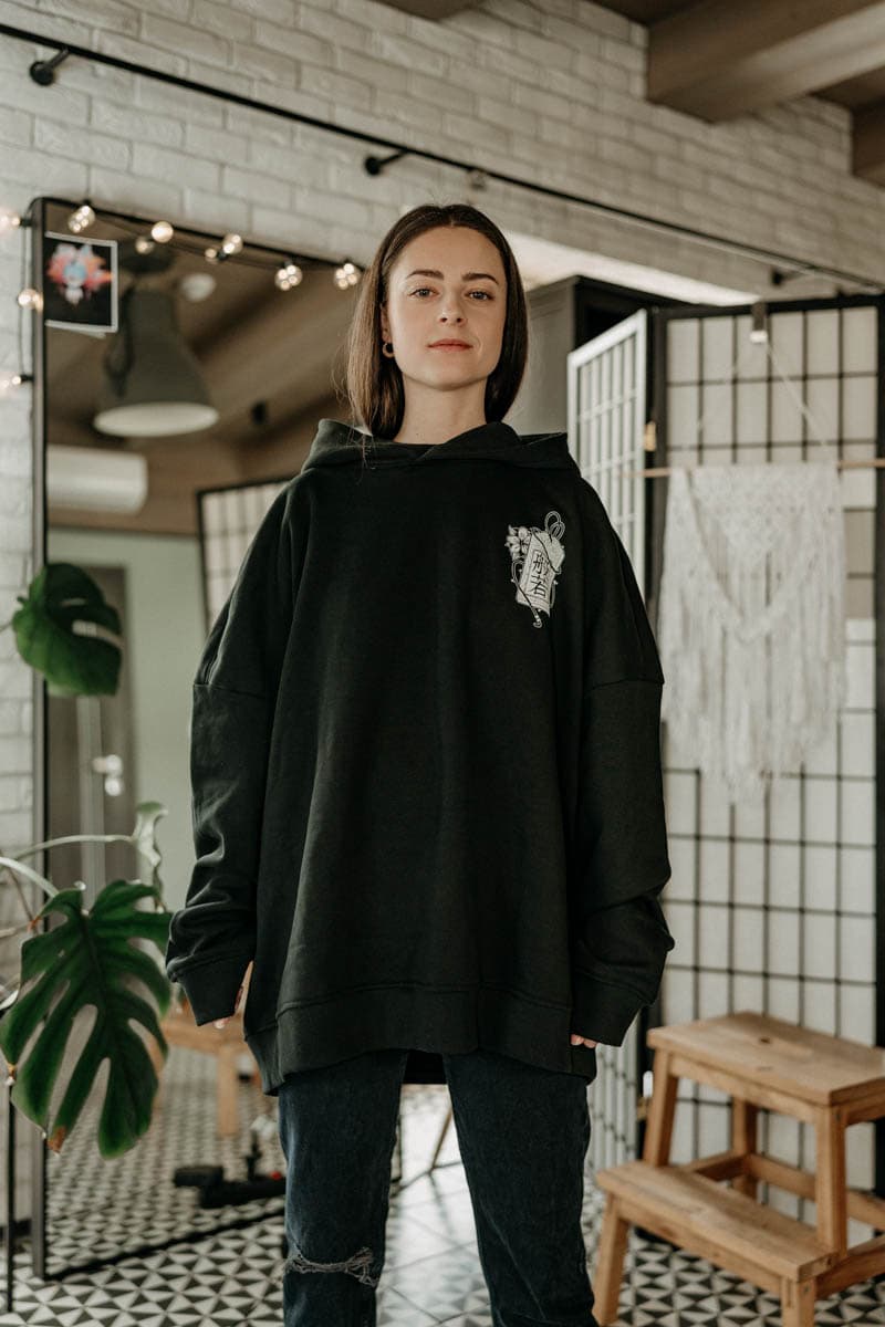 Black oversized hoodie with HANNYA OVERSIZED HOODIE UNISEX print - Wolfpack Clothing
