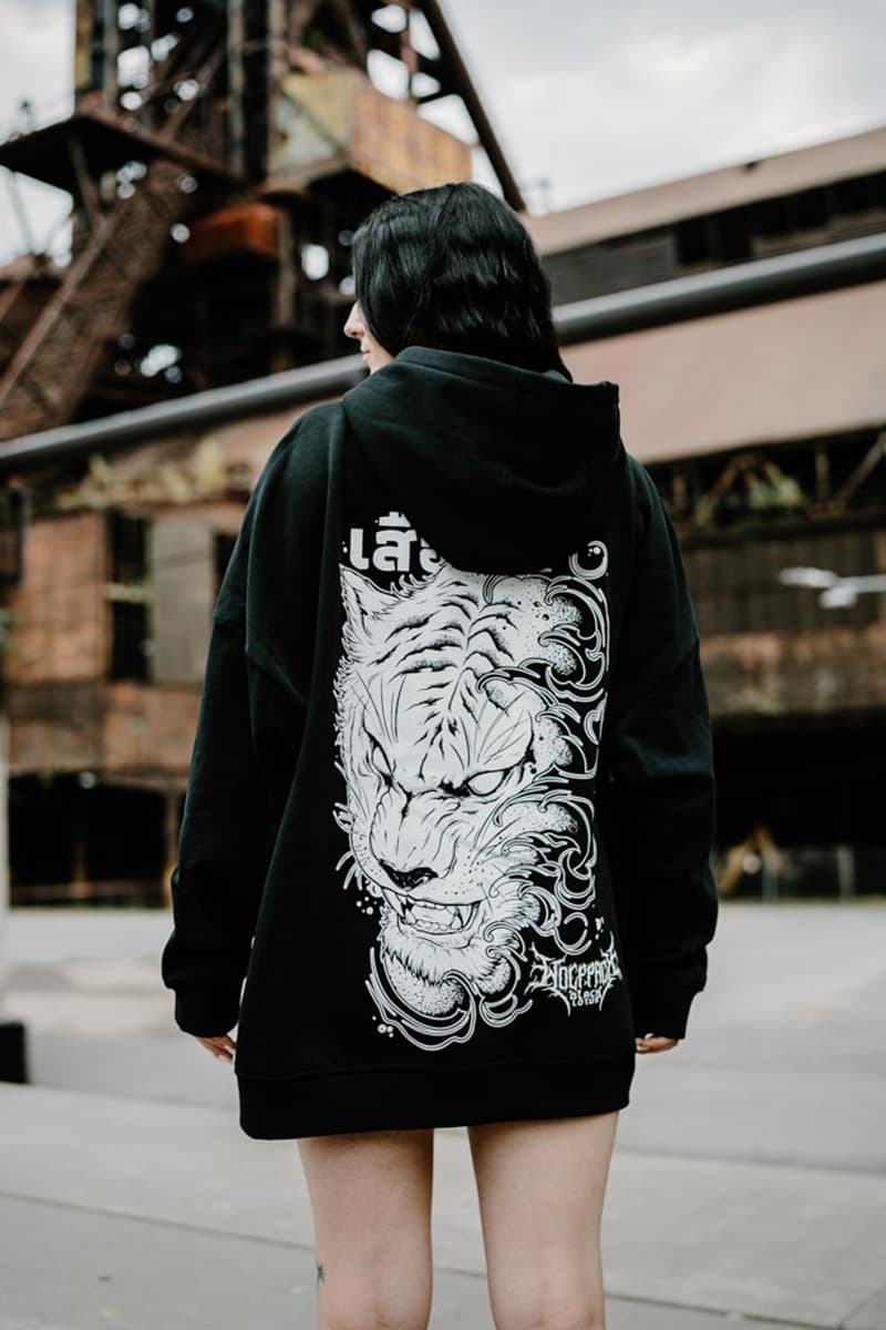 Black oversized hoodie with JUNGLE KING OVERSIZED HOODIE UNISEX print - Wolfpack Clothing