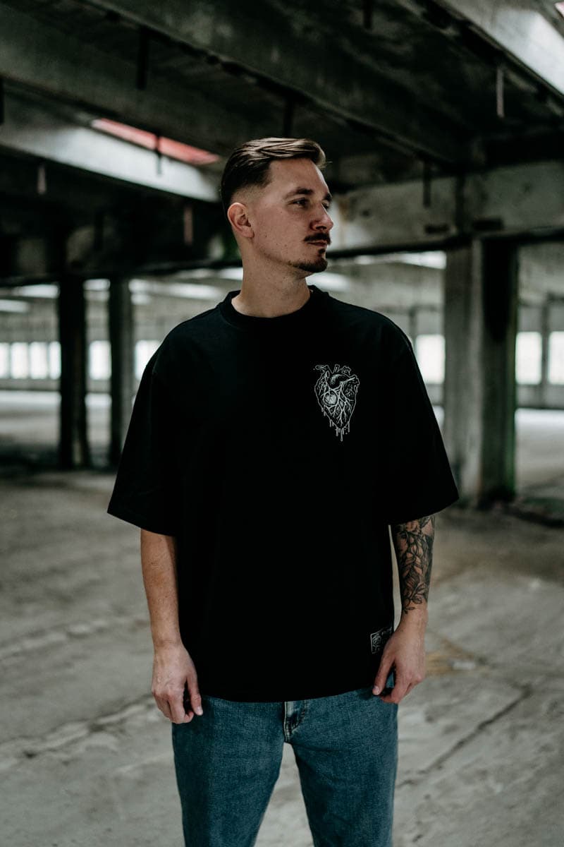 Black oversized t-shirt with ABYSS HOUND OVERSIZED TEE UNISEX print - Wolfpack Clothing