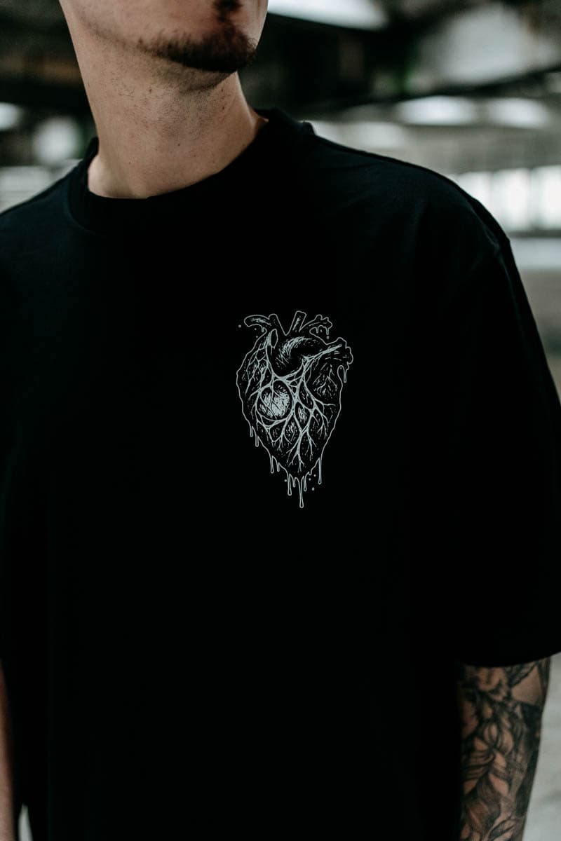 Black oversized t-shirt with ABYSS HOUND OVERSIZED TEE UNISEX print - Wolfpack Clothing