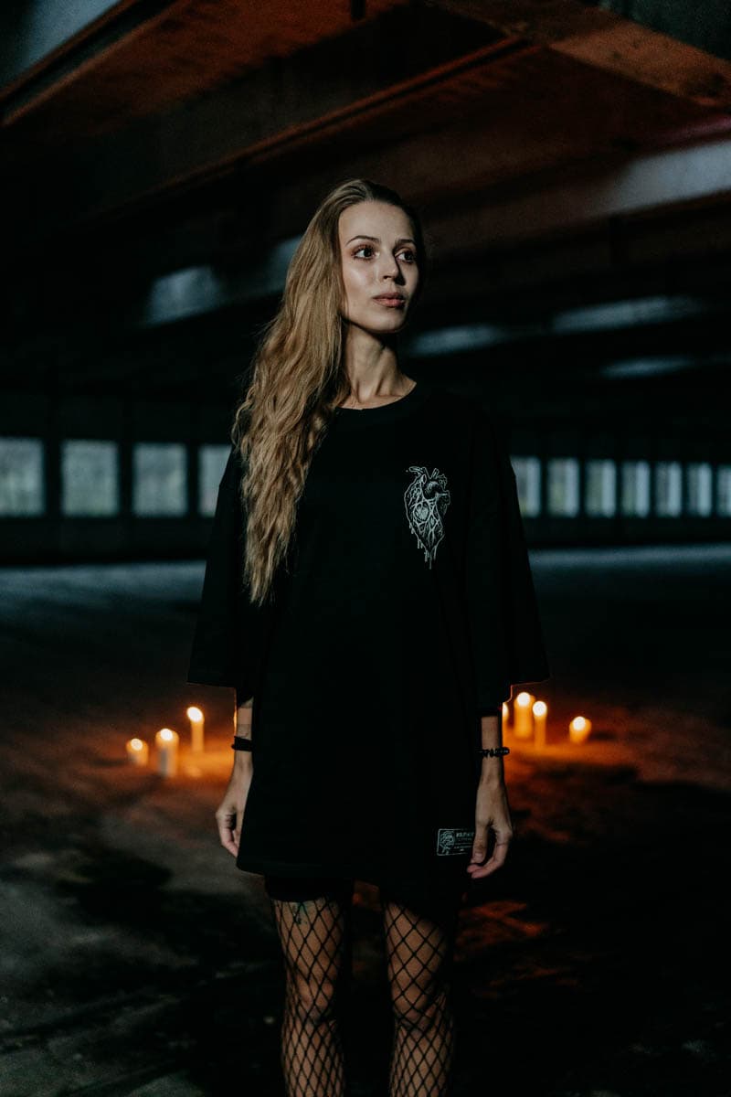 Black oversized t-shirt with ABYSS HOUND OVERSIZED TEE UNISEX print - Wolfpack Clothing
