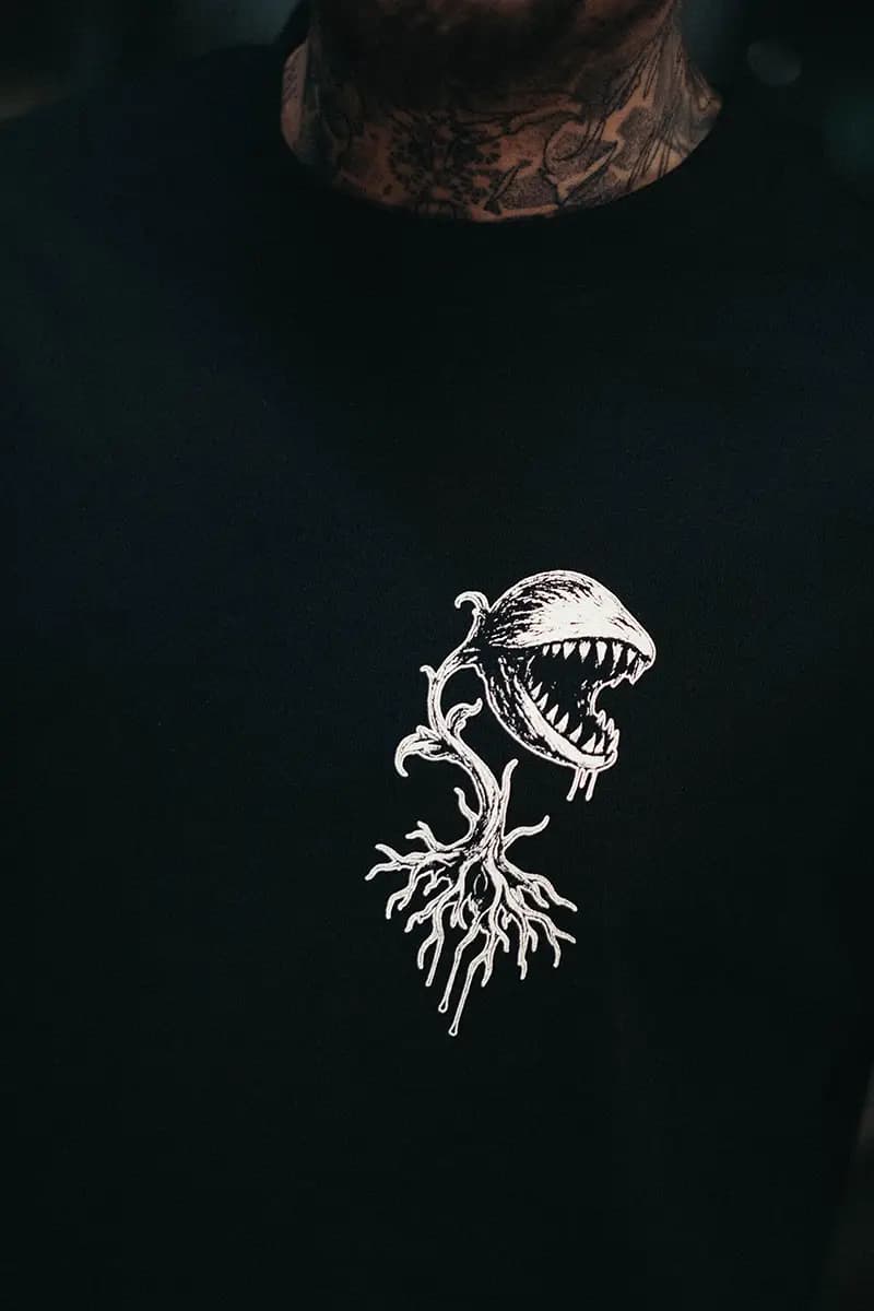 Black oversized t-shirt with GRAVEBACK OVERSIZED TEE UNISEX print - Wolfpack Clothing