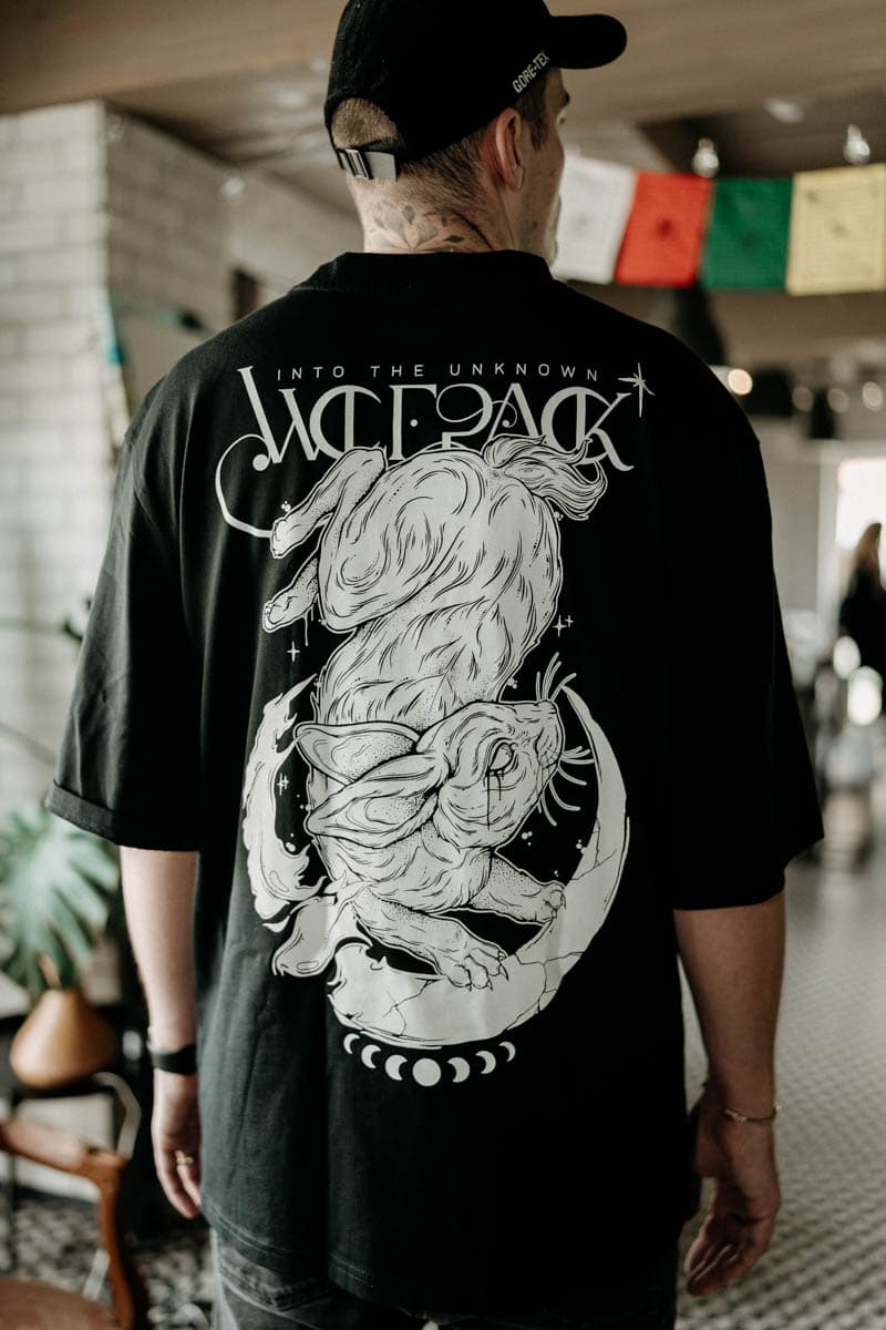 Black oversized t-shirt with INTO THE UNKNOWN OVERSIZED TEE UNISEX print - Wolfpack Clothing