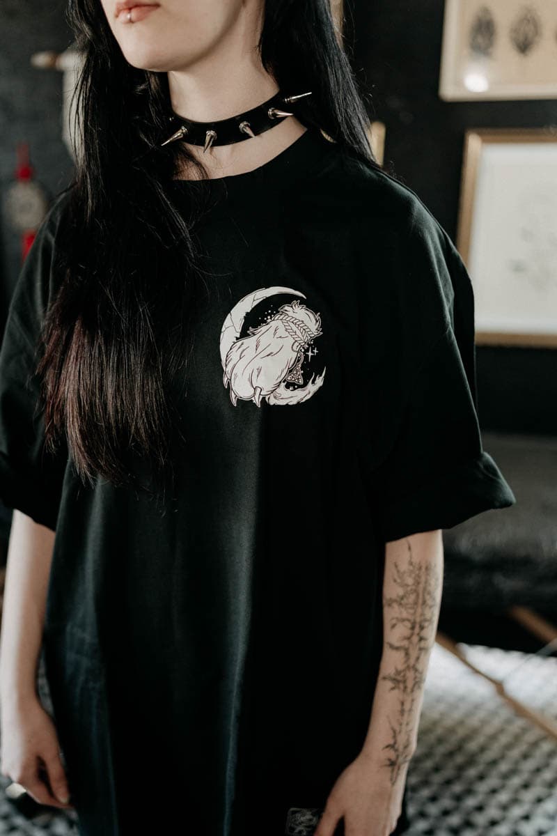 Black oversized t-shirt with INTO THE UNKNOWN OVERSIZED TEE UNISEX print - Wolfpack Clothing
