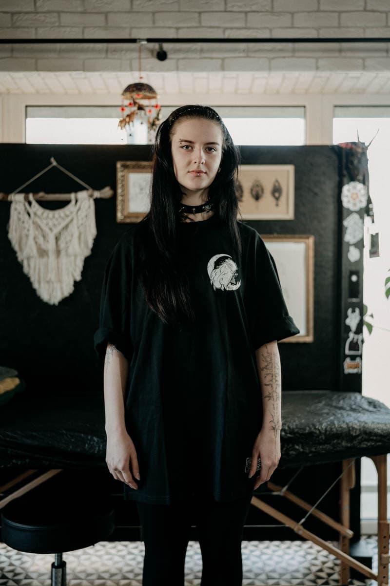 Black oversized t-shirt with INTO THE UNKNOWN OVERSIZED TEE UNISEX print - Wolfpack Clothing