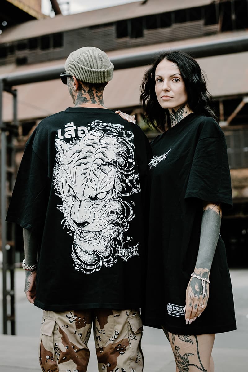 Black oversized t-shirt with JUNGLE KING OVERSIZED TEE UNISEX print - Wolfpack Clothing