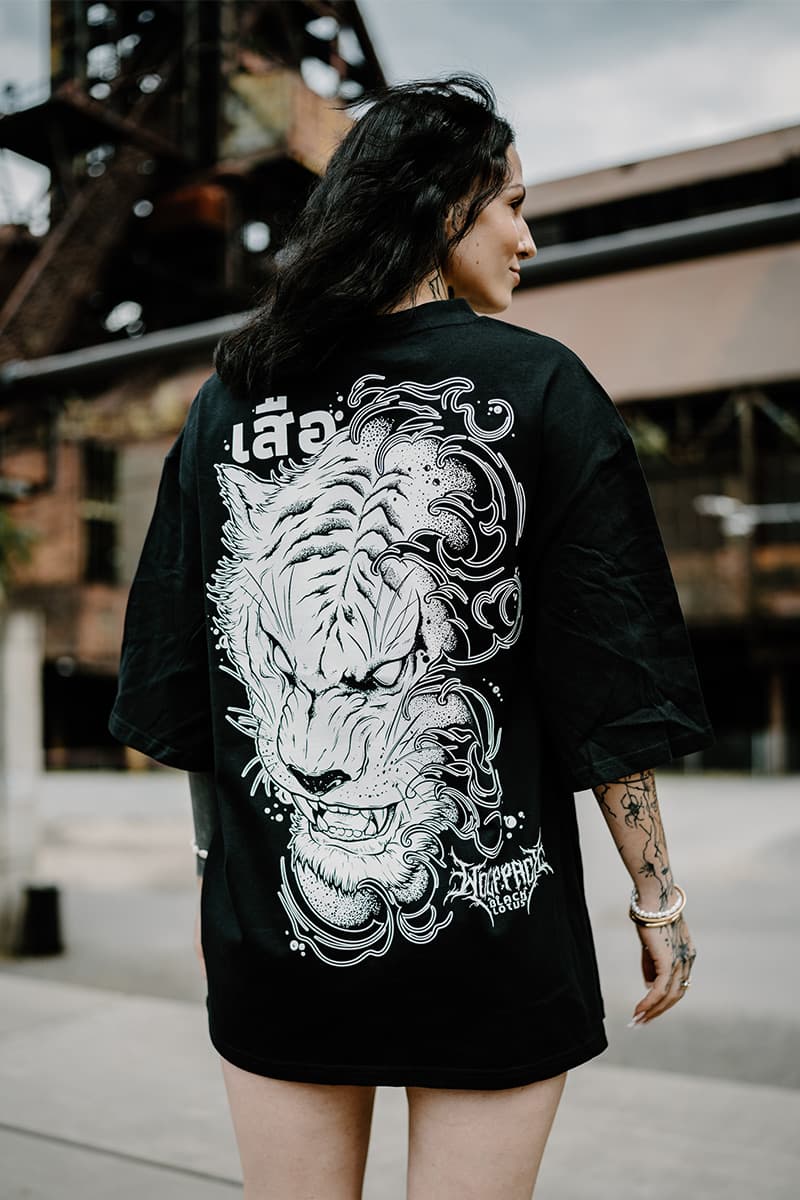 Black oversized t-shirt with JUNGLE KING OVERSIZED TEE UNISEX print - Wolfpack Clothing