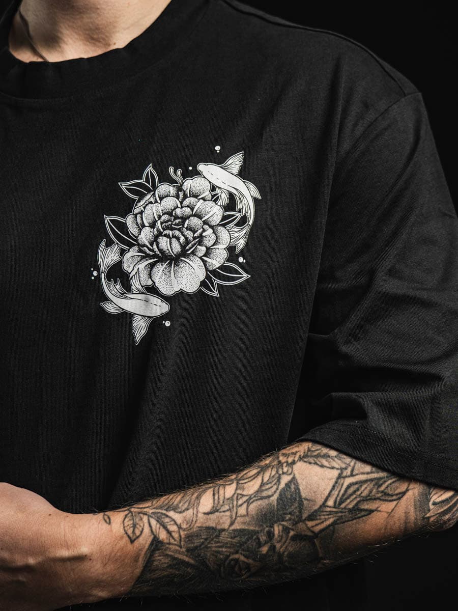 Black oversized t-shirt with NISHIKIGOI OVERSIZED TEE UNISEX print - Wolfpack Clothing