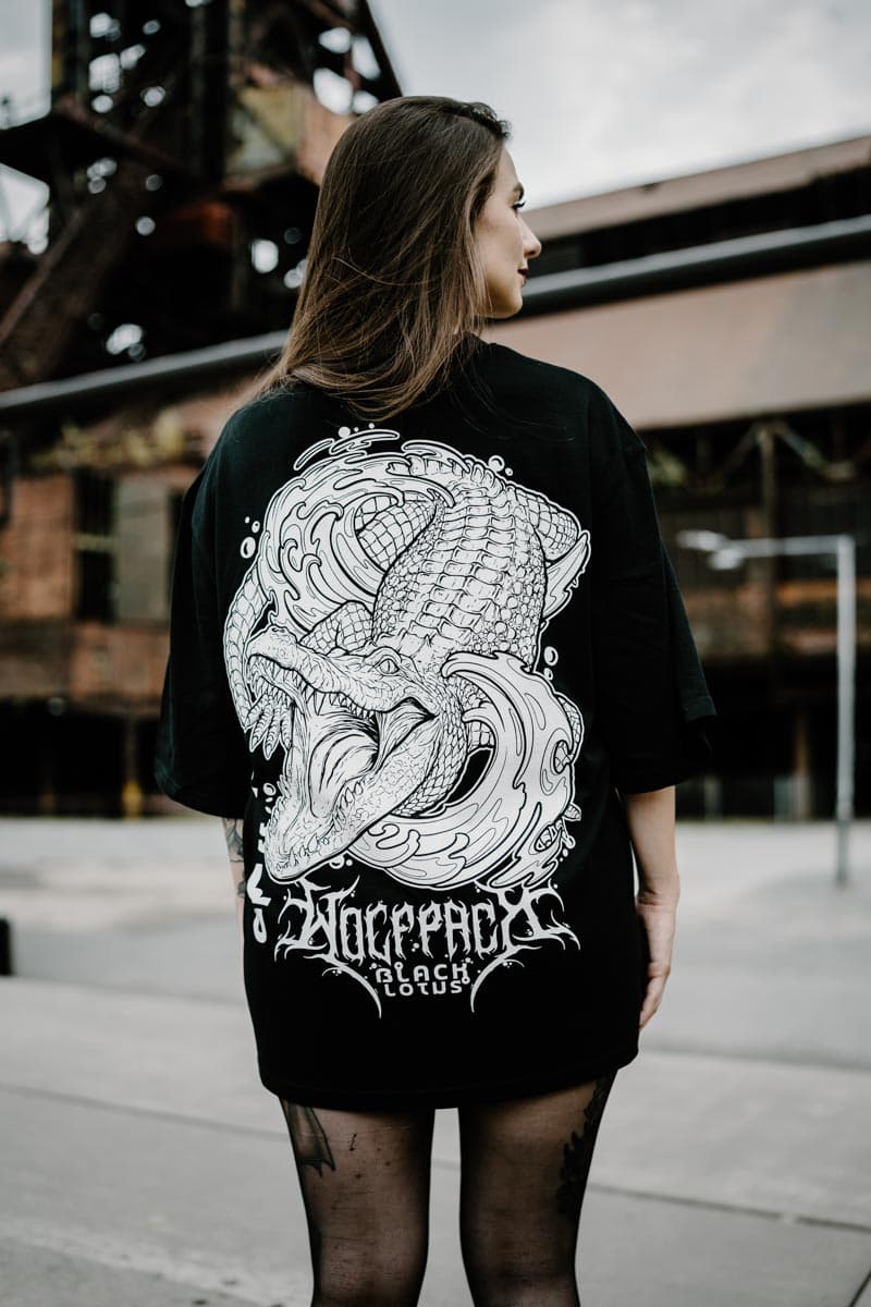Black oversized t-shirt with SCALES & SILENCE OVERSIZED TEE UNISEX print - Wolfpack Clothing
