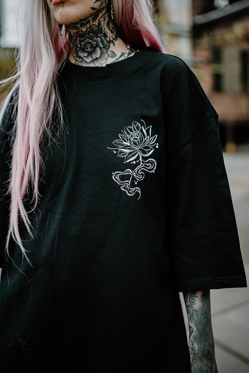 Black oversized t-shirt with SERPENT OF SIAM OVERSIZED TEE UNISEX print - Wolfpack Clothing