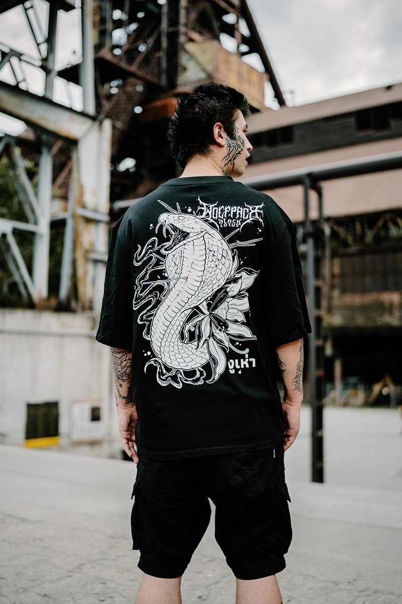 Black oversized t-shirt with SERPENT OF SIAM OVERSIZED TEE UNISEX print - Wolfpack Clothing