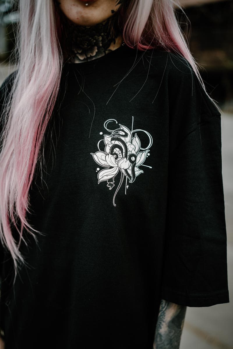 Black oversized t-shirt with TEMPLE GUARDIAN OVERSIZED TEE UNISEX print - Wolfpack Clothing