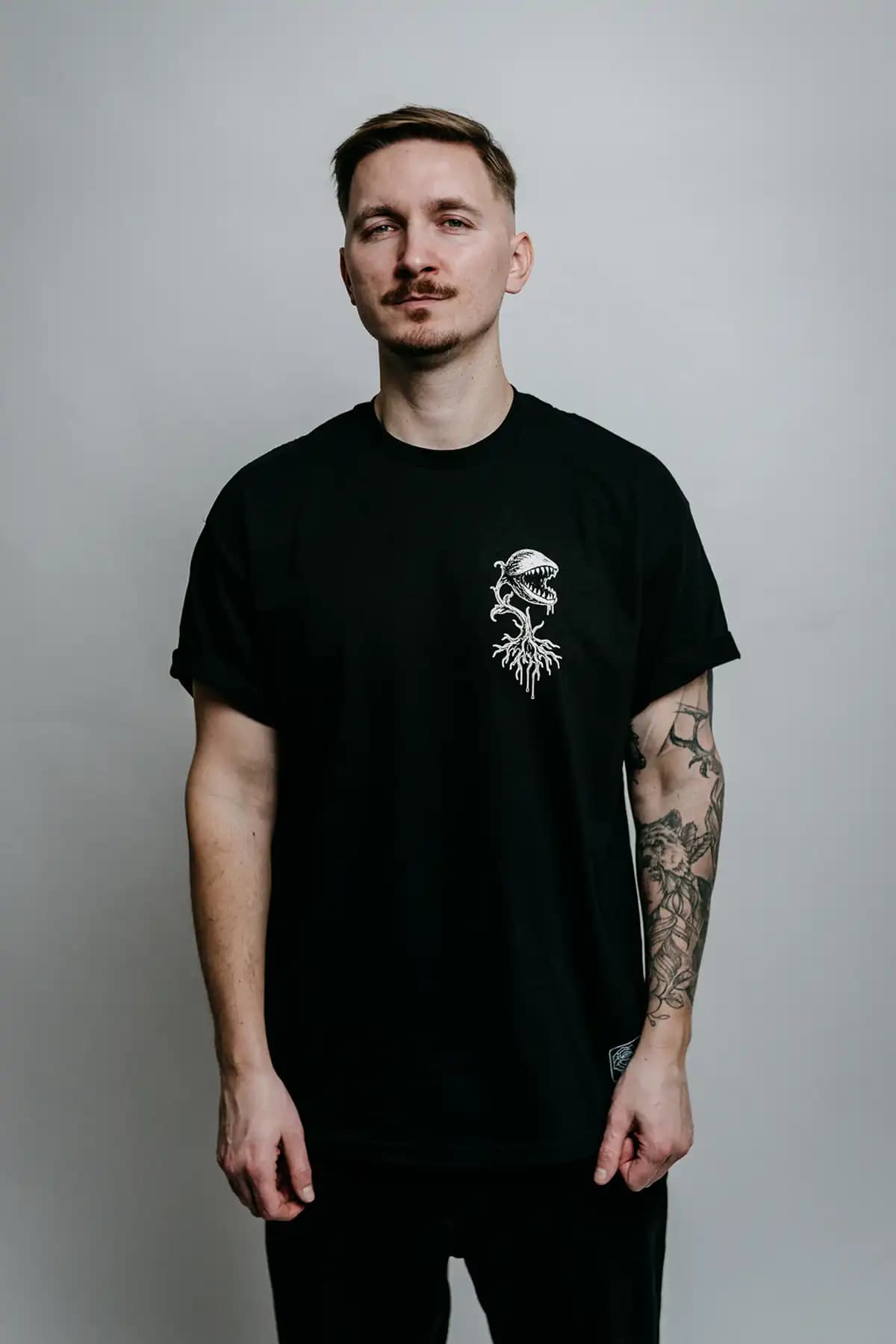Black t-shirt with GRAVEBACK TEE UNISEX print - Wolfpack Clothing