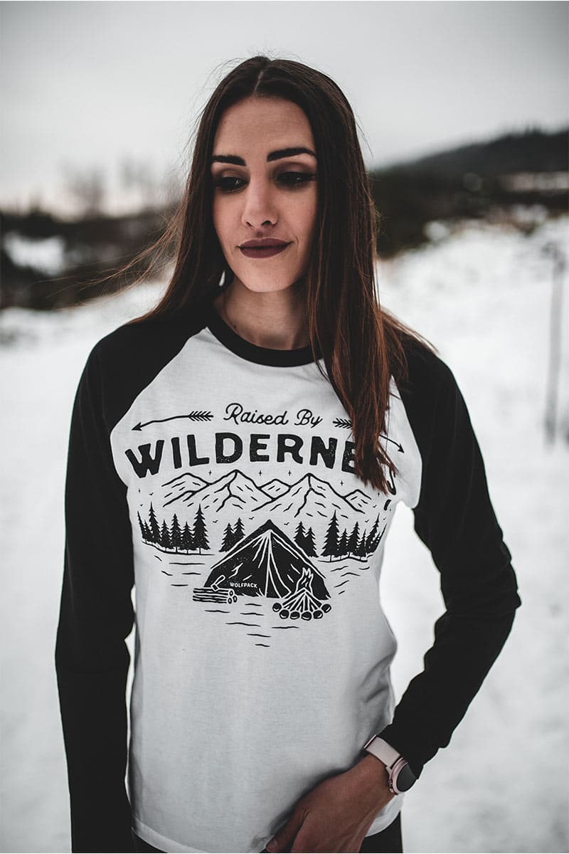 Black raglan t-shirt with NIGHT IN MOUNTAINS RAGLAN UNISEX print - Wolfpack Clothing